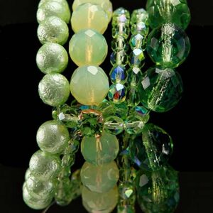 A Beautiful Green Crystal Beads Elastic Bracelet