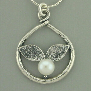 Unique White Pendent HY N01992